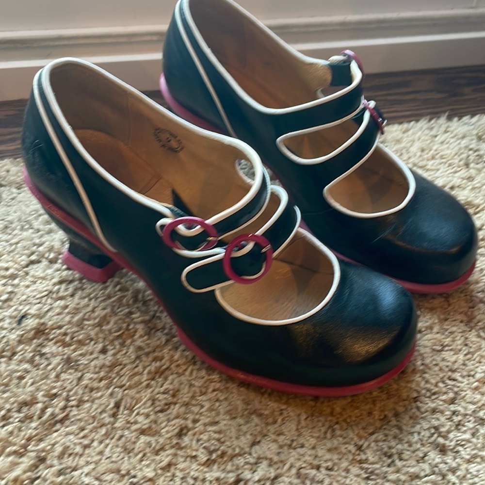 Fluevog Kitchy Kitchy Boom Boom heels